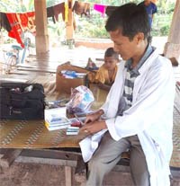 Người cán bộ y tế tận tâm với công việc và thông điệp từ cơ sở