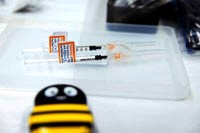 Cuộc tranh luận về vắc-xin tiếp theo: Tiêm chủng cho trẻ nhỏ ngay bây giờ hay chờ đợi?