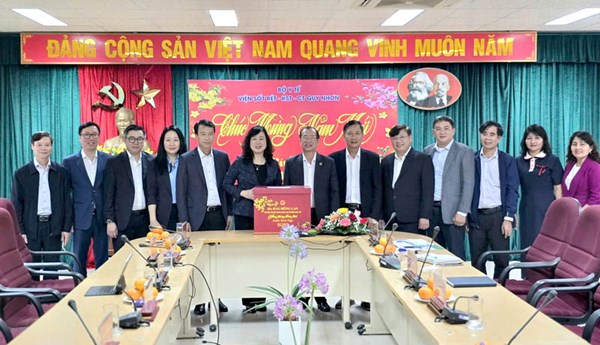 Bộ trưởng Bộ Y tế Đào Hồng Lan thăm, làm việc và chúc Tết tại Viện Sốt rét - Ký sinh trùng - Côn trùng Quy Nhơn